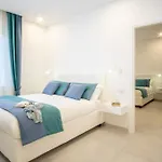Deluxe Apartment in Sorrento Centre